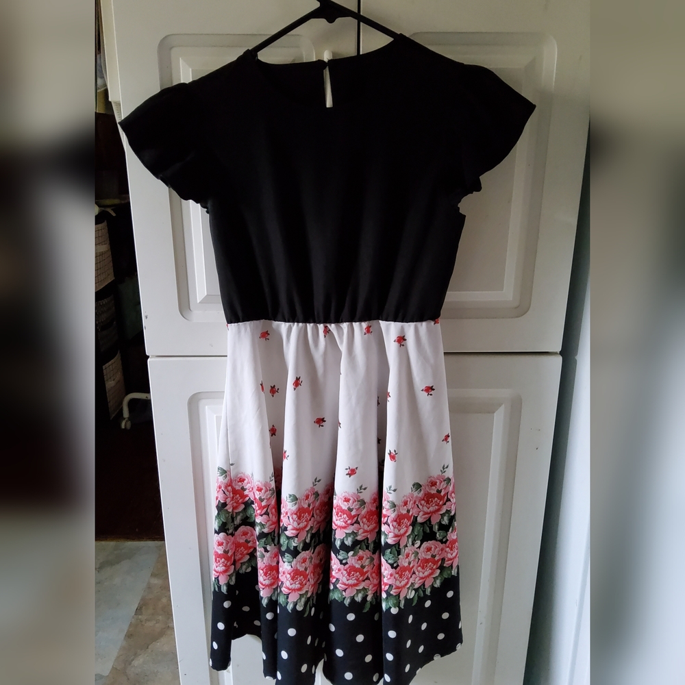 Special Occasion Girls Dresses (10-11y And 12y) - Picture 2 of 9